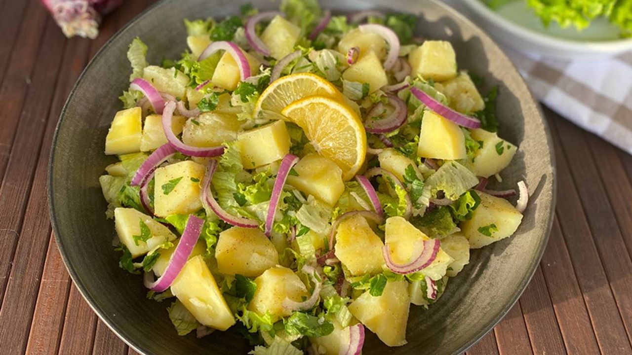 Altın günlerinin yıldızı olacak tarif: 5 dakikada hazırlayabileceğiniz Patates Salatası tarifi