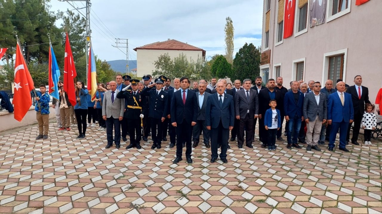 Sinop'ta 29 Ekim Cumhuriyet Bayramı dolasıyla çelenk sunma törenleri yapıldı