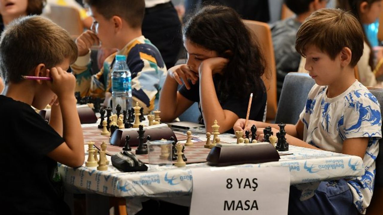 Beylikdüzü'nde satranç turnuvası tamamlandı