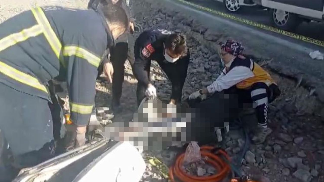 Aksaray’da otomobil park halindeki iş makinesine çarptı: 1 ölü