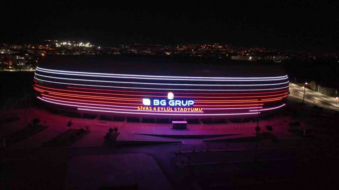 Sivas 4 Eylül Stadyumu gece aydınlatması tamamlandı