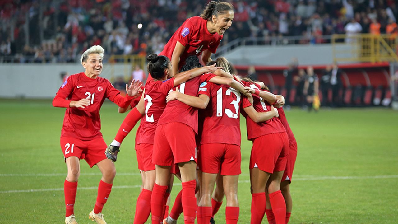 Kadın A Milli Futbol Takımı Çorum'da tarih yazdı!