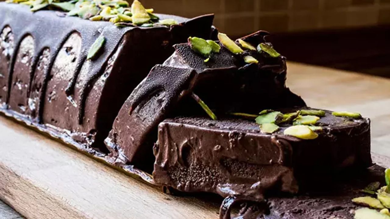 Şimdiye kadar denemediyseniz pişman olacaksınız: Acil denemeniz gereken çikolata soslu Mozaik Pasta tarifi