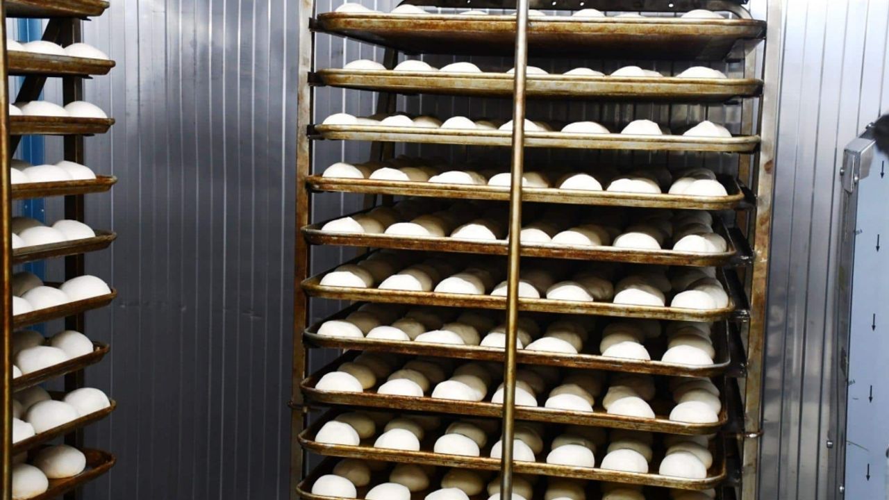 Karabük'te meslek liseliler günde 2 bin ekmek üretiyor