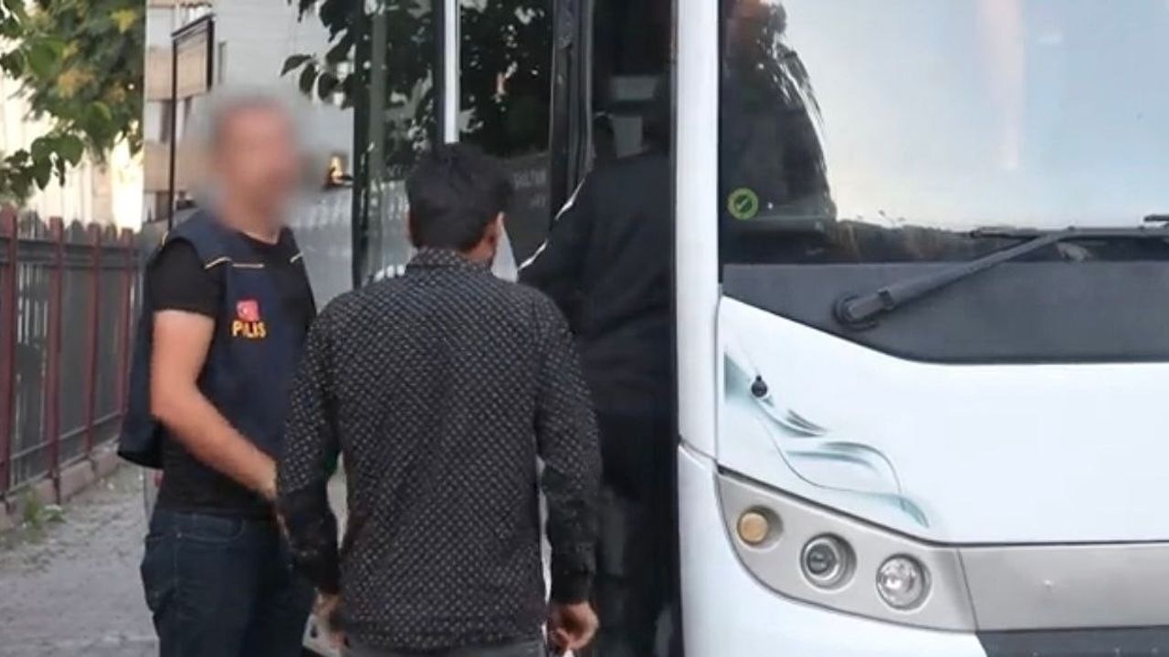 Kaçak göçmenlere eş zamanlı operasyon: 14 şahıs yakalandı