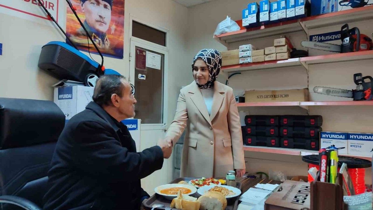 Kırşehir’in tek kadın İl Genel Meclisi Üyesi aday adayı, vatandaşların gönlünü fethediyor