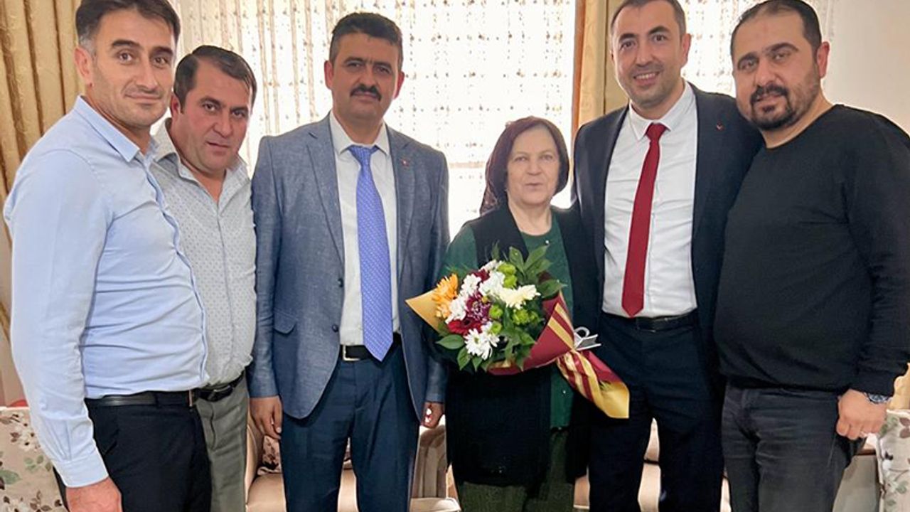 Osmancık'ta emekli öğretmene Öğretmenler Günü sürprizi