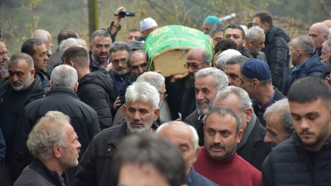 Erzurum'da vefat eden akademisyen memleketi Trabzon'da son yolculuğuna uğurlandı
