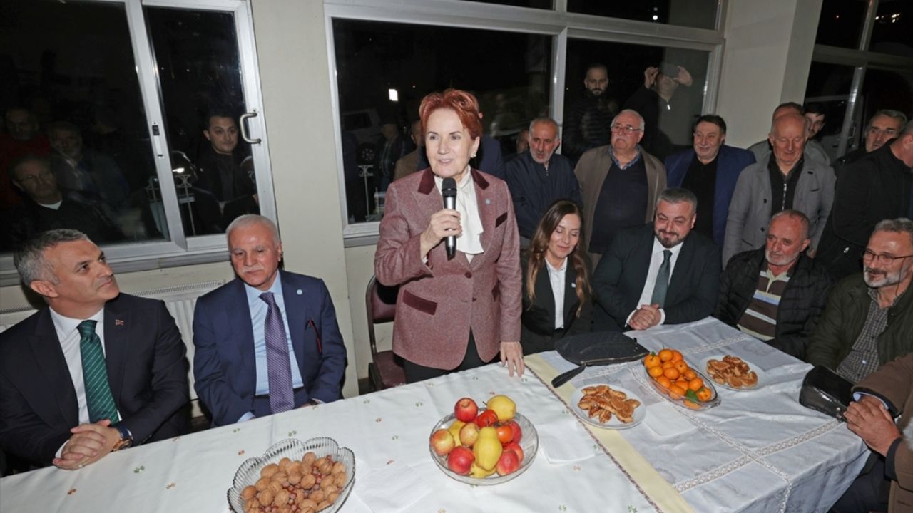 İYİ Parti Genel Başkanı Akşener, Trabzon'da vatandaşlarla bir araya geldi