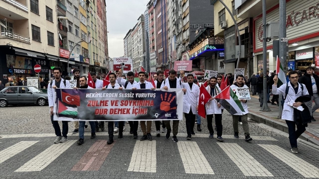 Rize'de doktor adayları, Trabzon'da çocuklar Gazze için yürüdü