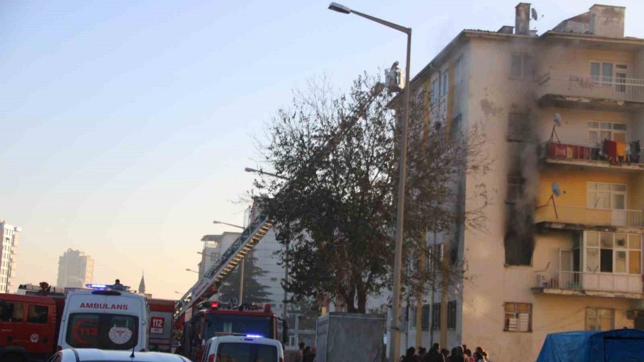 5 katlı binada çıkan yangın korkuttu