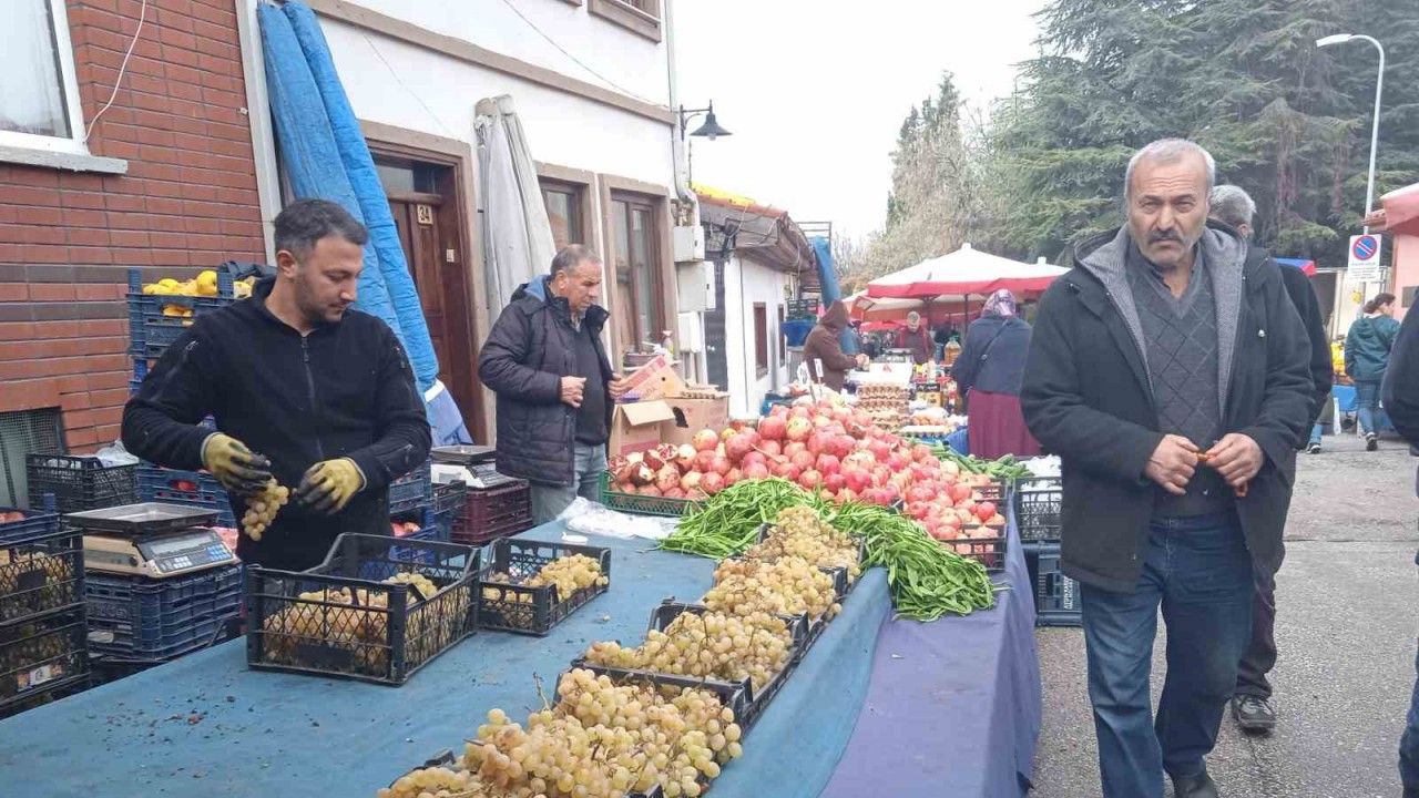 Eskişehir’de üzüm pazar tezgâhlarına veda ediyor