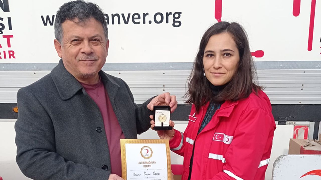 40'ıncı kez kan bağışında bulunan Çorumlu vatandaşa altın madalya