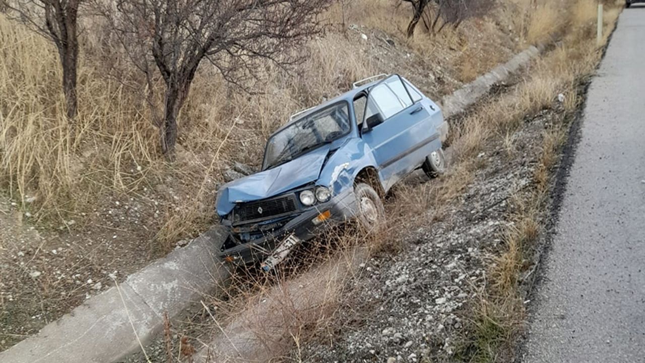 Sungurlu orum yolunda trafik kazas Otomobiller arp t yaral