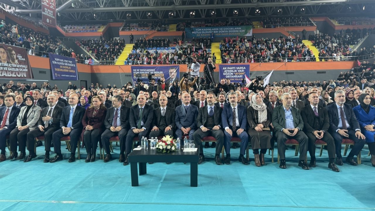 Bakan Uraloğlu, Trabzon'da belediye başkan adayları tanıtım töreninde konuştu: