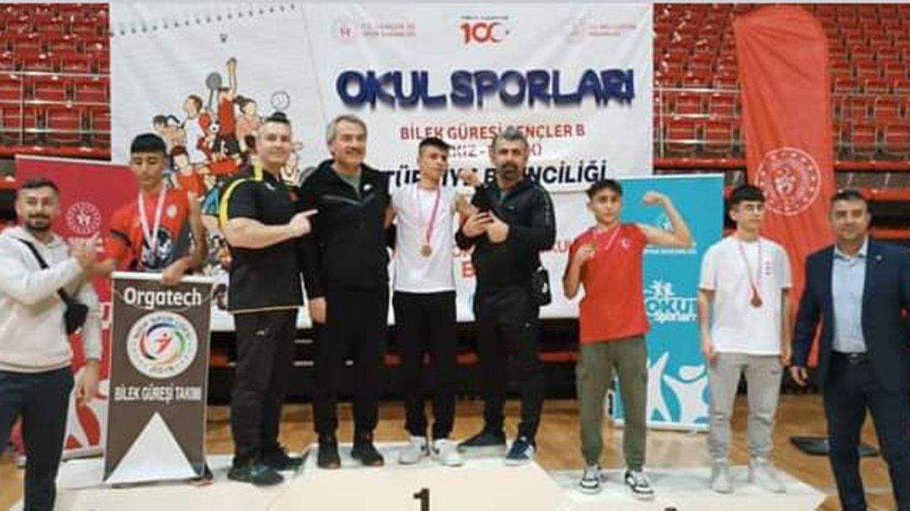 Bilek Güreşi şampiyonları Çorum'dan: Konya'da tarih yazdılar