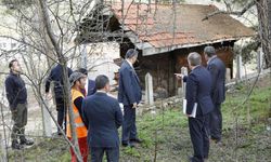 Çorum Valisi Mustafa Çiftçi, Evlik Türbesi'nde restorasyon çalışmalarını inceledi