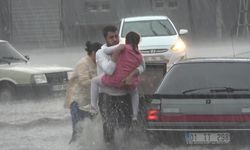 Adana'da sağanak şoku: Sokaklar sular altında kaldı