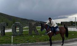 Tokat'ta büyük şaşkınlık: Kocaeli'nden Tokat'a 715 kilometre yolu atı ile geldi