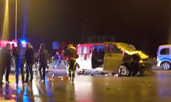 Denizli'de feci kaza! Otomobil ile minibüs çarpıştı: 3 ölü