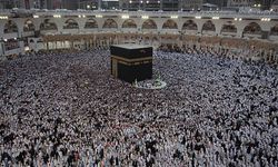 Kabe doldu taştı! Ramazanın 25. gecesinde 1,5 milyon Müslüman ziyaret etti