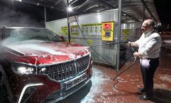 Bakan Mustafa Varank'ın araba yıkarken çekilen görüntüleri sosyal medyada gündem oldu