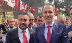 Yeniden Refah Partisi İlçe Başkanı Osman Vargeloğlu oldu, rozetini Fatih Erbakan taktı