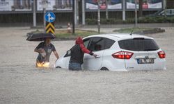 Ankara'da şiddetli yağış: Dolu ve sağanak hayatı durdurdu