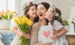 Onların sevgisiyle büyüdük! Anneler Günü nedir? Anneler Gününde ne alınır?