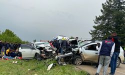 Isparta-Konya yolunda Mısır ve Çinli sürücülerin korkunç kazası