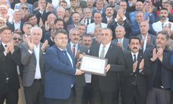 21 yıl sonra Çorum'da MHP'nin bayramı: Vahit Kayrıcı mazbatasını aldı