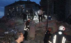 Malatya'da ağır hasarlı bina çöktü: 1 kişi öldü