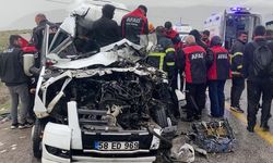Sivas'ta feci kaza: 5 ölü, 2 yaralı