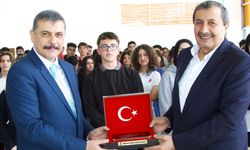 Vali Mustafa Çiftçi, Pınar Koleji öğrencileri ile söyleşi yaptı