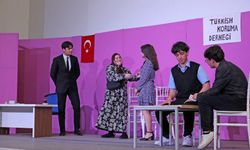 Bafra'da lise öğrencilerinin oynadığı "Türkçem Eyvah" tiyatro oyunu sahnelendi