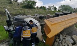 Kastamonu'da devrilen hafriyat yüklü kamyonun sürücüsü yaralandı