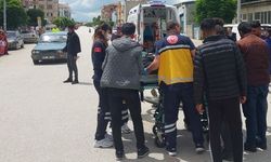 Traktörün çarptığı motosikletteki tarım işçileri yaralandı: Sürücü gözaltına alındı