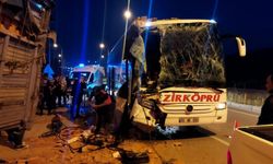 Çorum'da yolcu otobüsü tıra çarptı: 1 ölü, 9 yaralı
