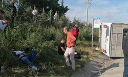 Kocaeli'de işçi servisi tıra çarptı: 13 işçi yaralandı