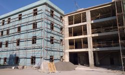 Yarıda kalan Meslek Yüksekokulu binasının inşaatı tekrar başladı