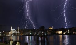 İstanbul'da şimşekli gece