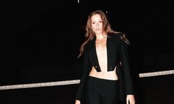 Serenay Sarıkaya’nın iç çamaşırsız dekolteli pozlarına beğeni yağdı