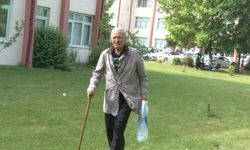 80 yaşında elinde bastonuyla üniversite sınavına girdi