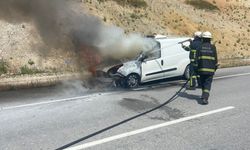 Bolu'da hafif ticari araç yangında hasar gördü