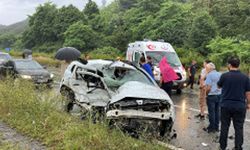 Giresun'da otomobil ile minibüsün çarpıştığı kazada 1 kişi öldü, 10 kişi yaralandı