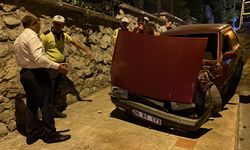 Karabük'te aydınlatma direğine çarpan otomobilin sürücüsü yaralandı