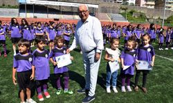 Karadeniz Ereğli'de yaz futbol okulunu tamamlayan sporculara sertifika verildi