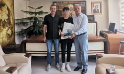 Merzifon Milli Eğitim Müdürü Yozgat, LGS sınavında tam puan alan öğrenciyi tebrik etti