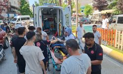 Samsun'da motosiklet yayaya çarptı, 2 kişi yaralandı
