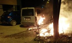 Türkeli'de park halindeki araçta yangın çıktı